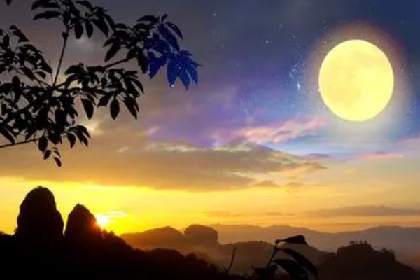 15的月亮16圆什么意思?