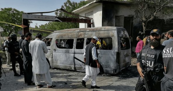 巴女子自爆 ，大火吞噬车辆，这场爆炸造成的损失以及伤亡情况有多严重？