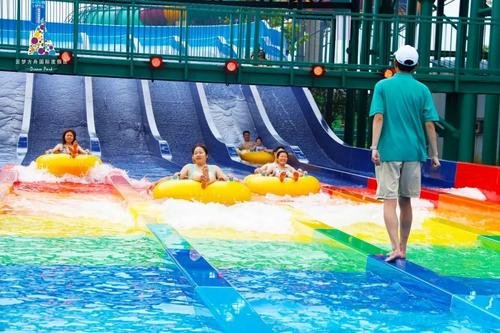 山东某村书记百万建设水上乐园，他这样做的目的是什么？