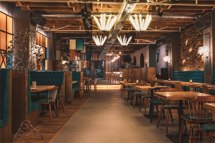 今年上半年餐饮收入21712亿元，这个收入同比增长了还是下降了？