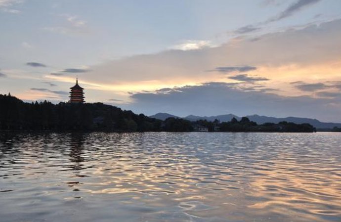 西湖水量多少立方米？