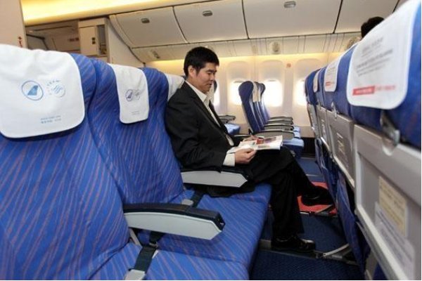 坐飞机是前面好还是后面好