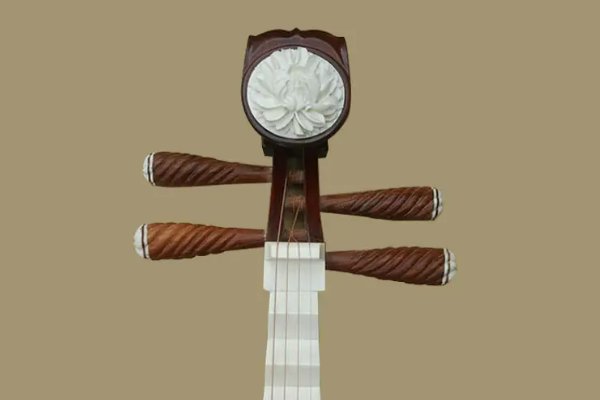 琵琶顶部的弦轴作用是什么?