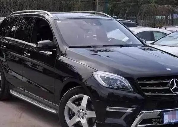 95后女孩送爸爸30万新车，如何看待这种孝顺的方式呢？