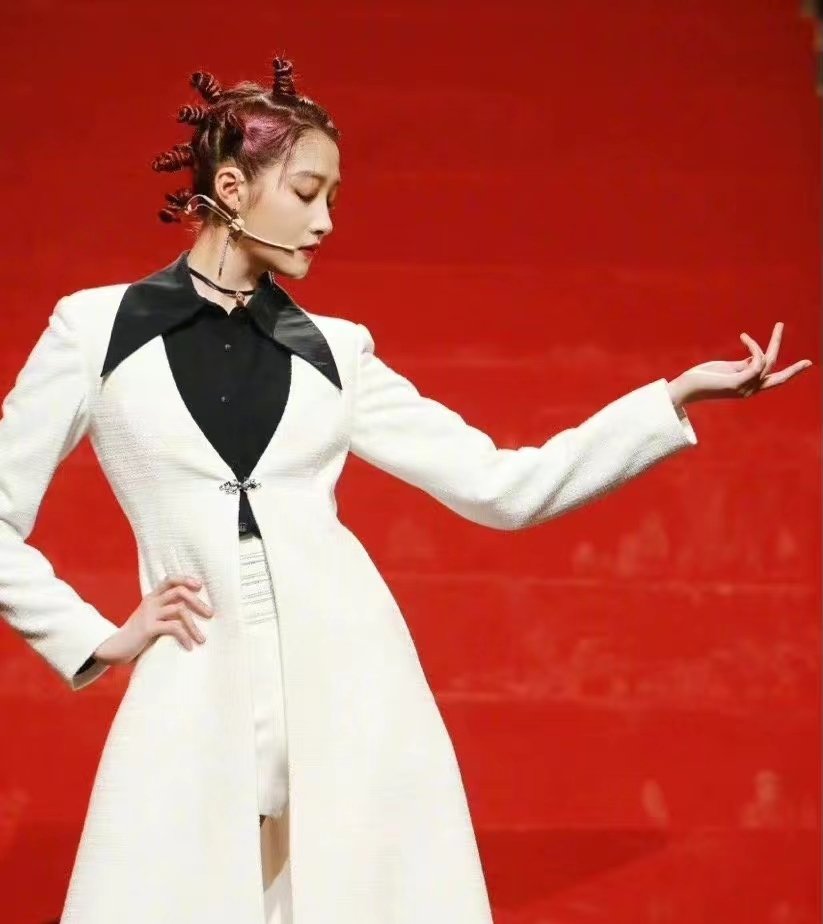 李玟点赞关晓彤版《滴答滴》，她们之间曾有过哪些交集？