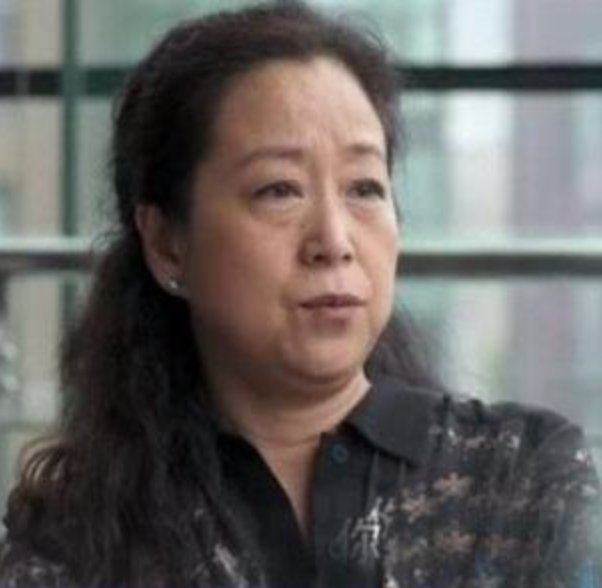 她是张默的生母,张国立的发妻,离婚31年后仍未嫁,如今怎么样了?