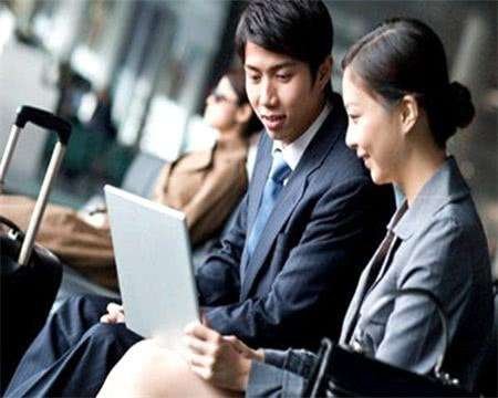 出差时和女同事一间房好不好？