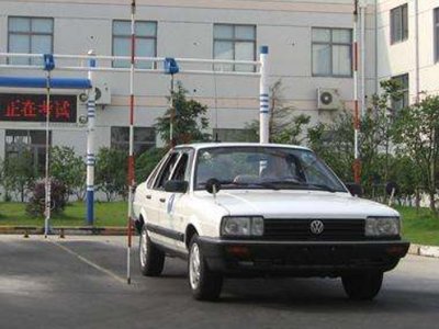 老赵教孙潇潇练车是什么书名