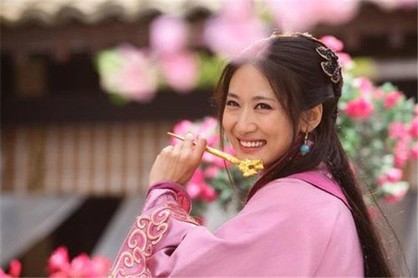 民国时期，有一位将军娶了一对姐妹花为妻，这位将军是谁？