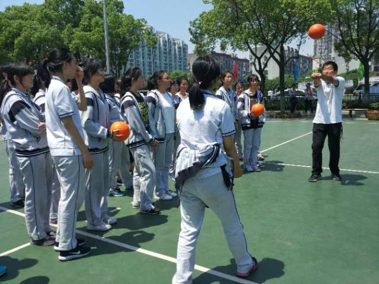 体育教师的优缺点是什么？