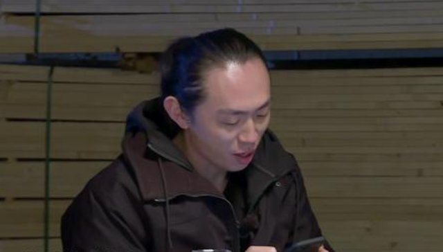 不当富二代当“键盘侠”，为逃避责任身居国外，潘瑞到底有多怪？