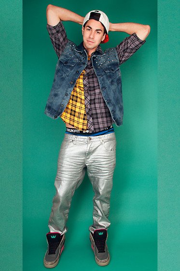 汗马宝靴怎么搭配裤子男的