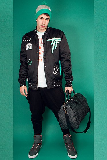 汗马宝靴怎么搭配裤子男的