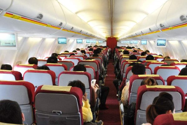 坐飞机是前面好还是后面好