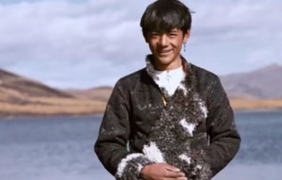 丁真所在的博物馆游客络绎不绝，更有直言就是来看他，为何他这么讨人喜欢？