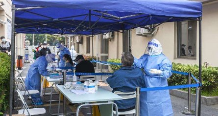 吉林做核酸桌子被搬走，大白怒吼，桌子被什么人搬走了？