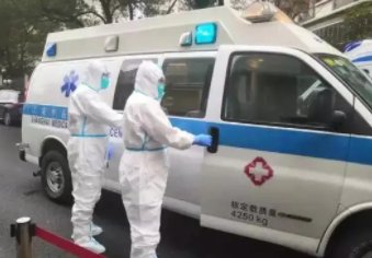 上海120医生未向求救患者施救被停职，作为医生，此举有何不妥之处？