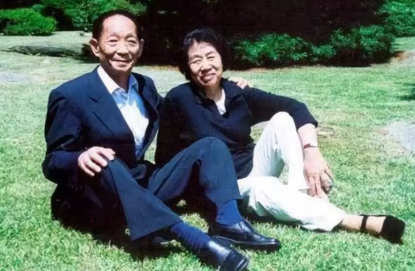 袁隆平老伴叫什么名字？
