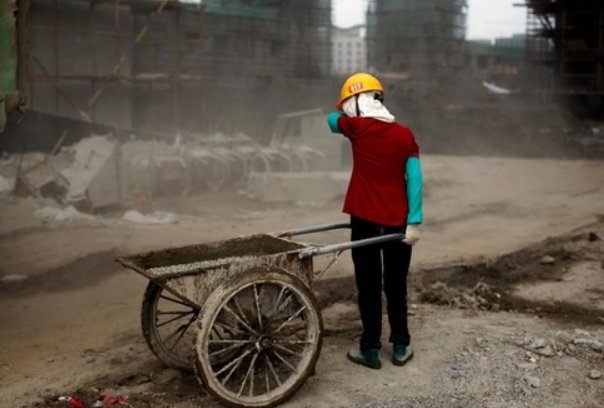 被困在上海工地上的务工者，不想再吃方便面了，他们最大的愿望是什么？