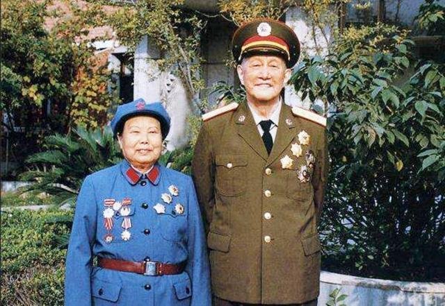 洪学(xue)智在抗美援朝担任什么职务?