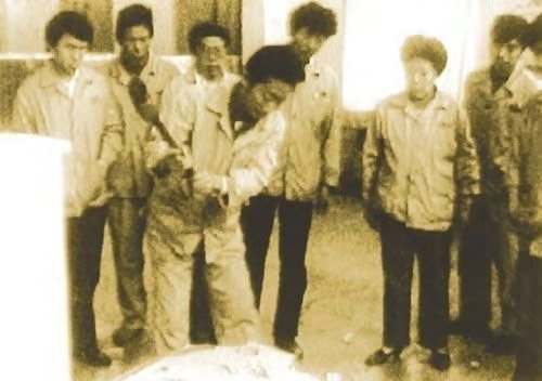 海尔集团的厂长是谁？