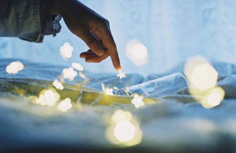 扎心了！爷爷去世5岁孙子独自到墓前跪拜，这一幕为何让人破防？