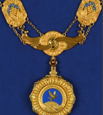 奖励普京勋章的重量是多少