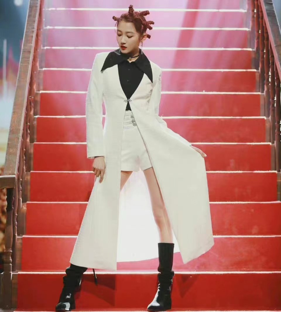 李玟点赞关晓彤版《滴答滴》，她们之间曾有过哪些交集？