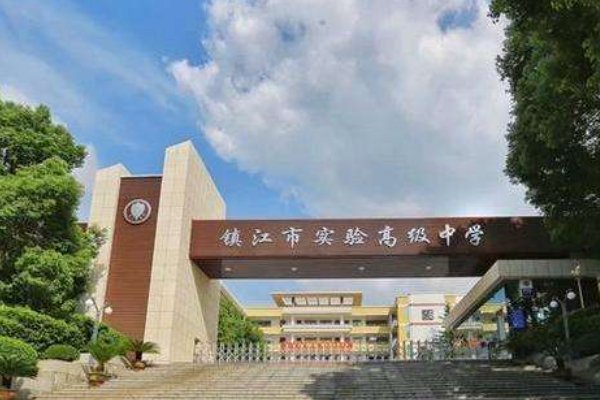 男老师与女学生不雅视频曝光,对镜拍摄1分18秒!为何隐私泄露还被骂?