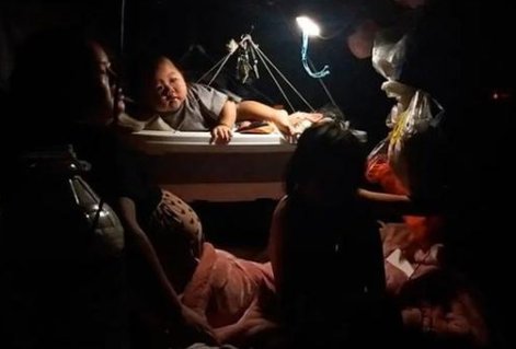 余晓芳开三轮带俩女儿流浪，她发生了什么事呢？