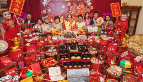 何超盈为女儿办生日宴,现场好似宫廷盛宴,奚梦瑶却至今未有婚礼,怎么看?