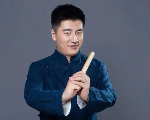 张雪峰提议三胎的家庭免学费，他为何会提出这样的提议？