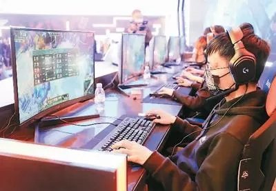 广州32人滞留网吧9天，免费上网100多小时，被隔离在网吧是什么体验？