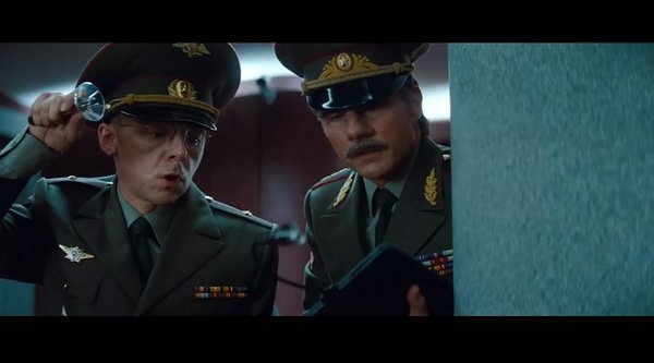 有两个间谍穿着军装在走廊里用镜头做掩护，滴水的声音，滴了好几次什么电影