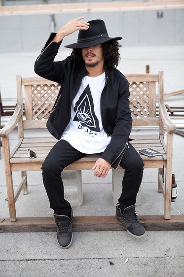 汗马宝靴怎么搭配裤子男的