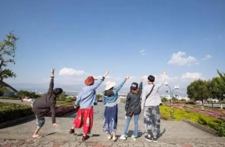 飞行员工资缩水70%仍不敢辞职，在疫情背景下，哪些行业受到的冲击较大？