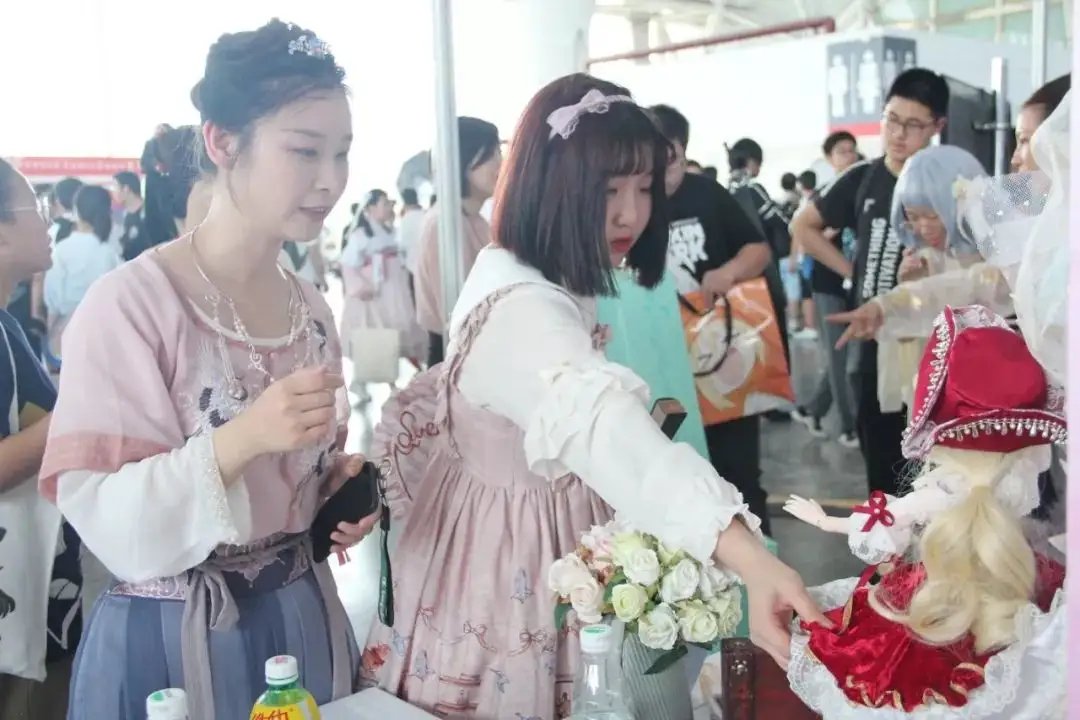 南京夏日祭被紧急叫停，B站董事长陈睿引争议，他冤不冤？