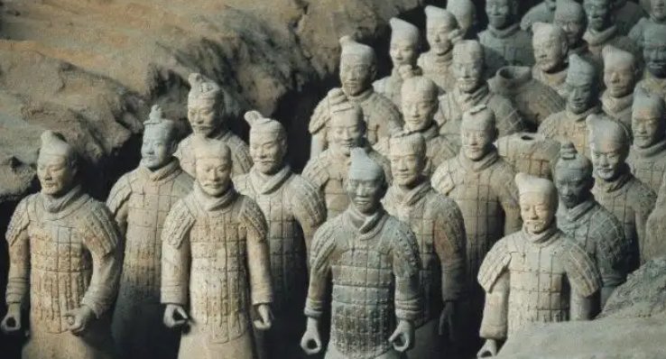 五一小长假兵马俑景区俑比游客多，你如何看待这一现象？