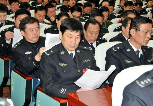 岳华东的个人履历