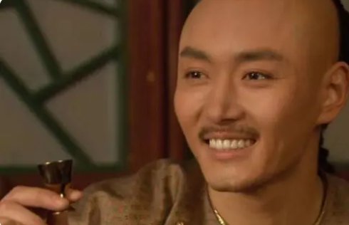 甄嬛传中果郡王是哪集死的？