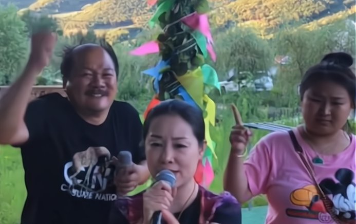 赵本山允许徒弟们通过直播捞金,郭德纲为什么不允许呢?