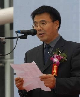 李劳牛的人物经历