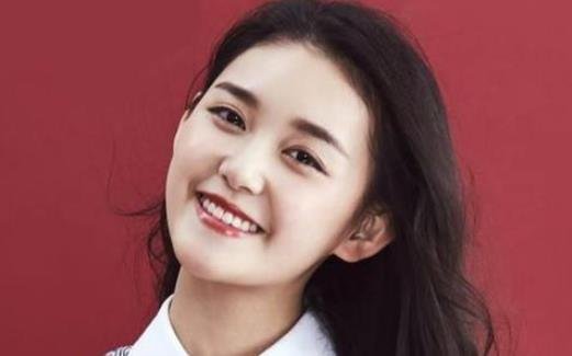 蒋依依家里很有钱吗