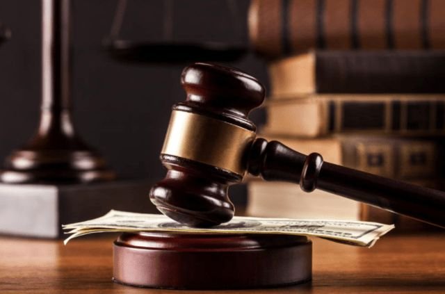 四川街头一男一女打架，37岁男子不幸身亡，此事会如何追究责任？