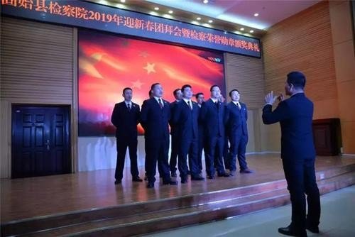 获得国家荣誉勋章应给予何种报酬