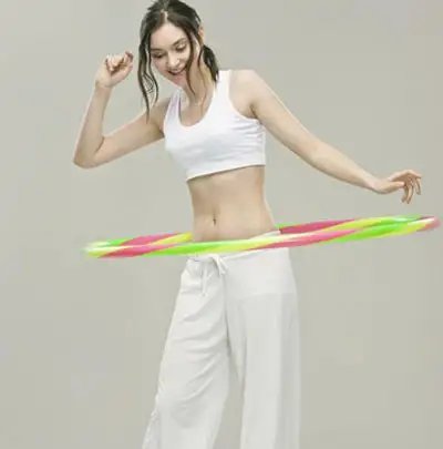 90后女孩一分钟摇300个呼啦圈，演出费供妹妹读研，妹妹有多幸福？