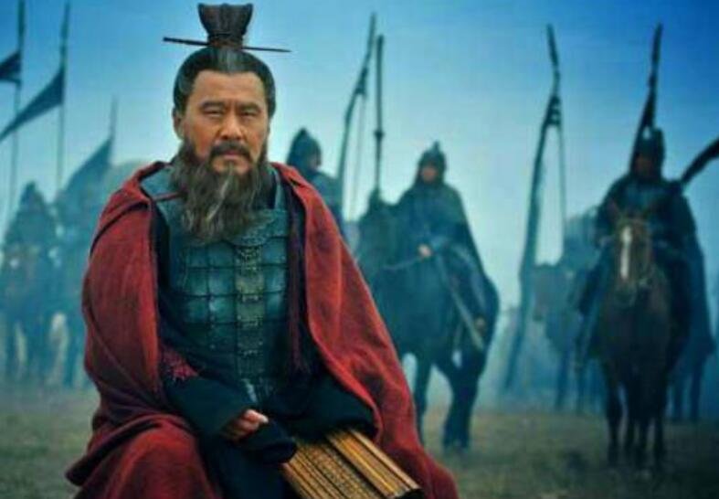 首先开创以乐府古题作诗的诗人是