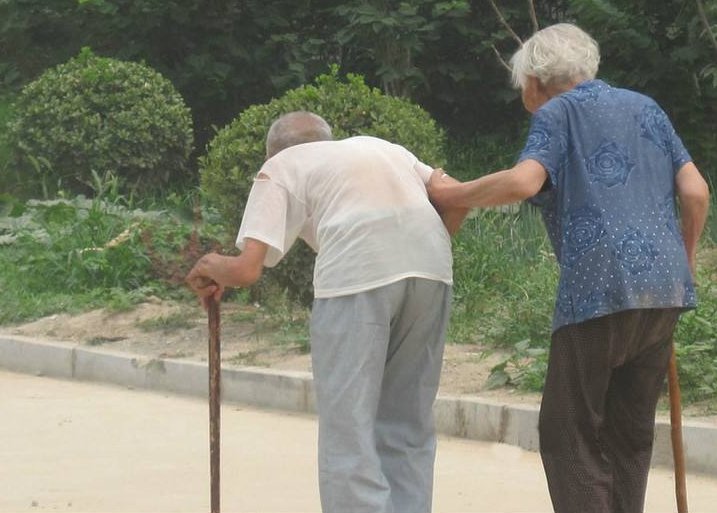 相濡以沫和相敬如宾的区别