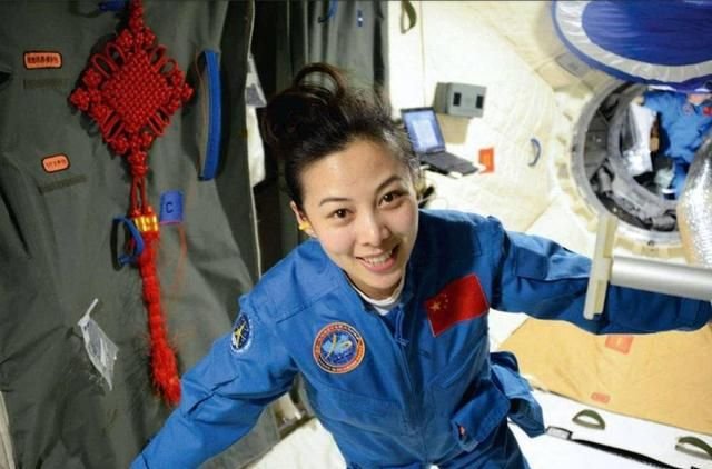 神十三发射圆满成功，航天员们都带了哪些私人物品去空间站？