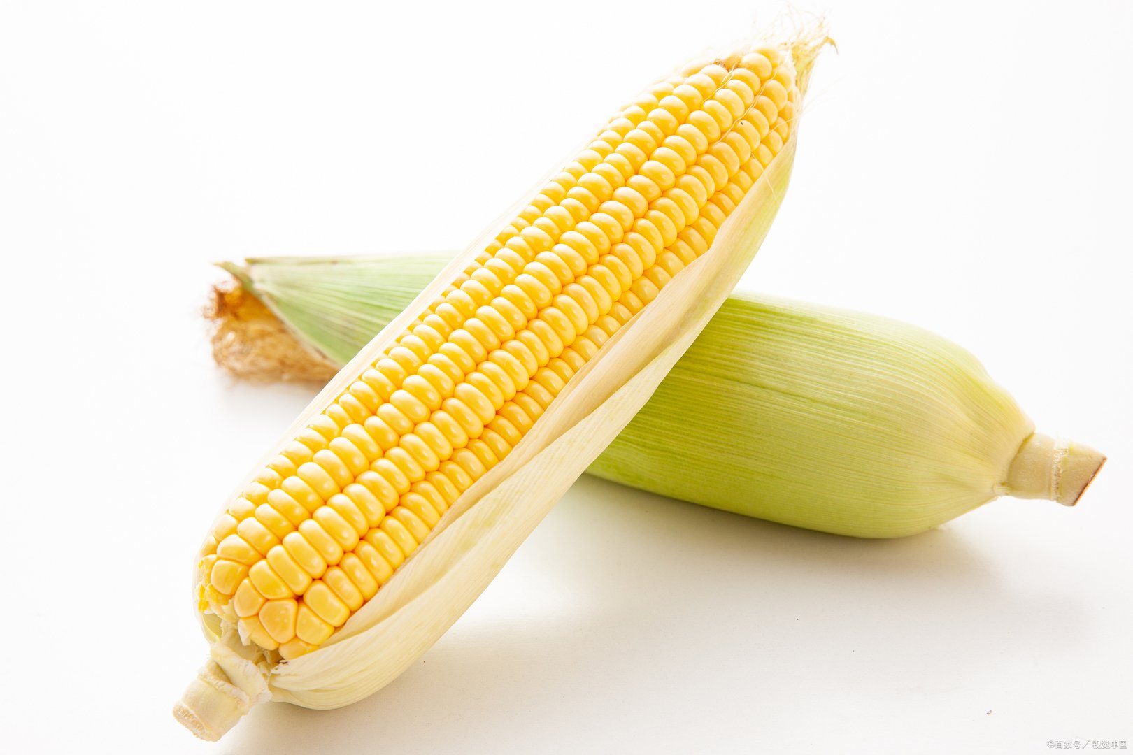 玉米每吨上涨400元，致其涨价的原因是什么？